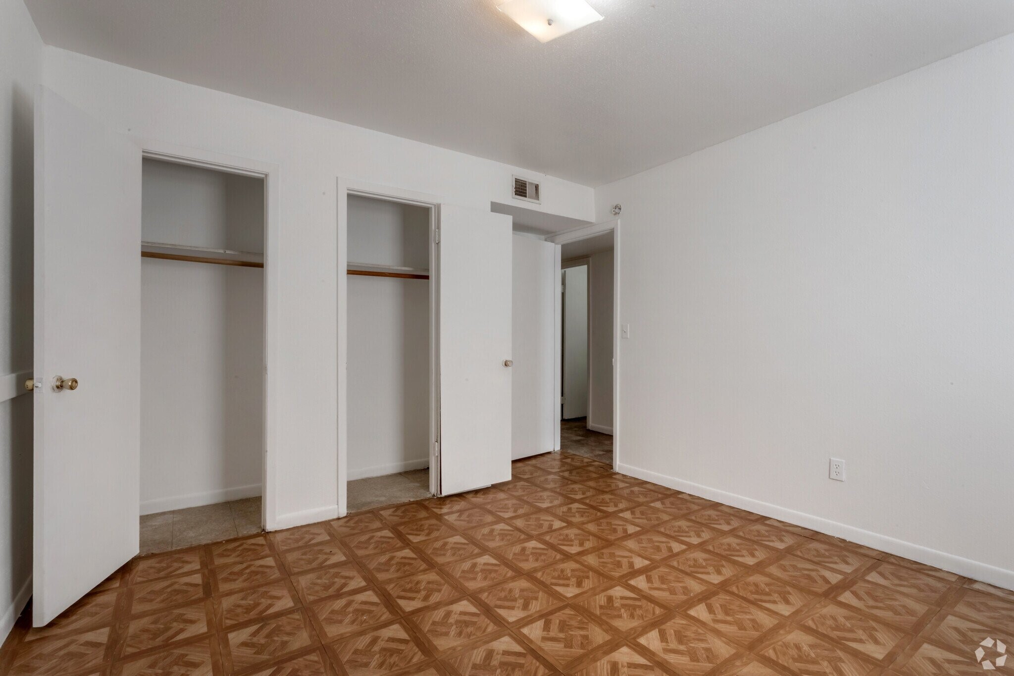 520 Laredo St Property Photo 10