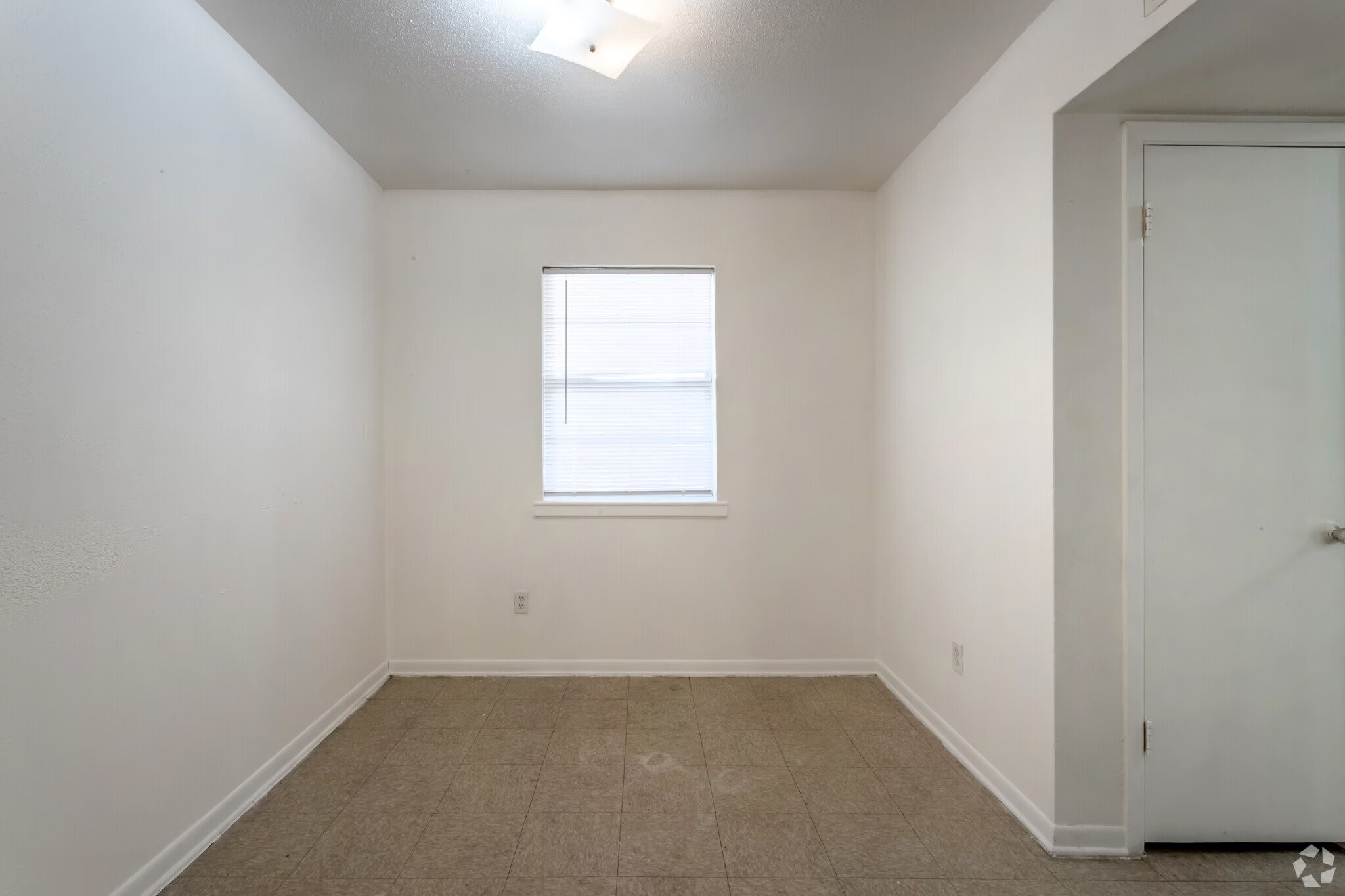 520 Laredo St Property Photo 11