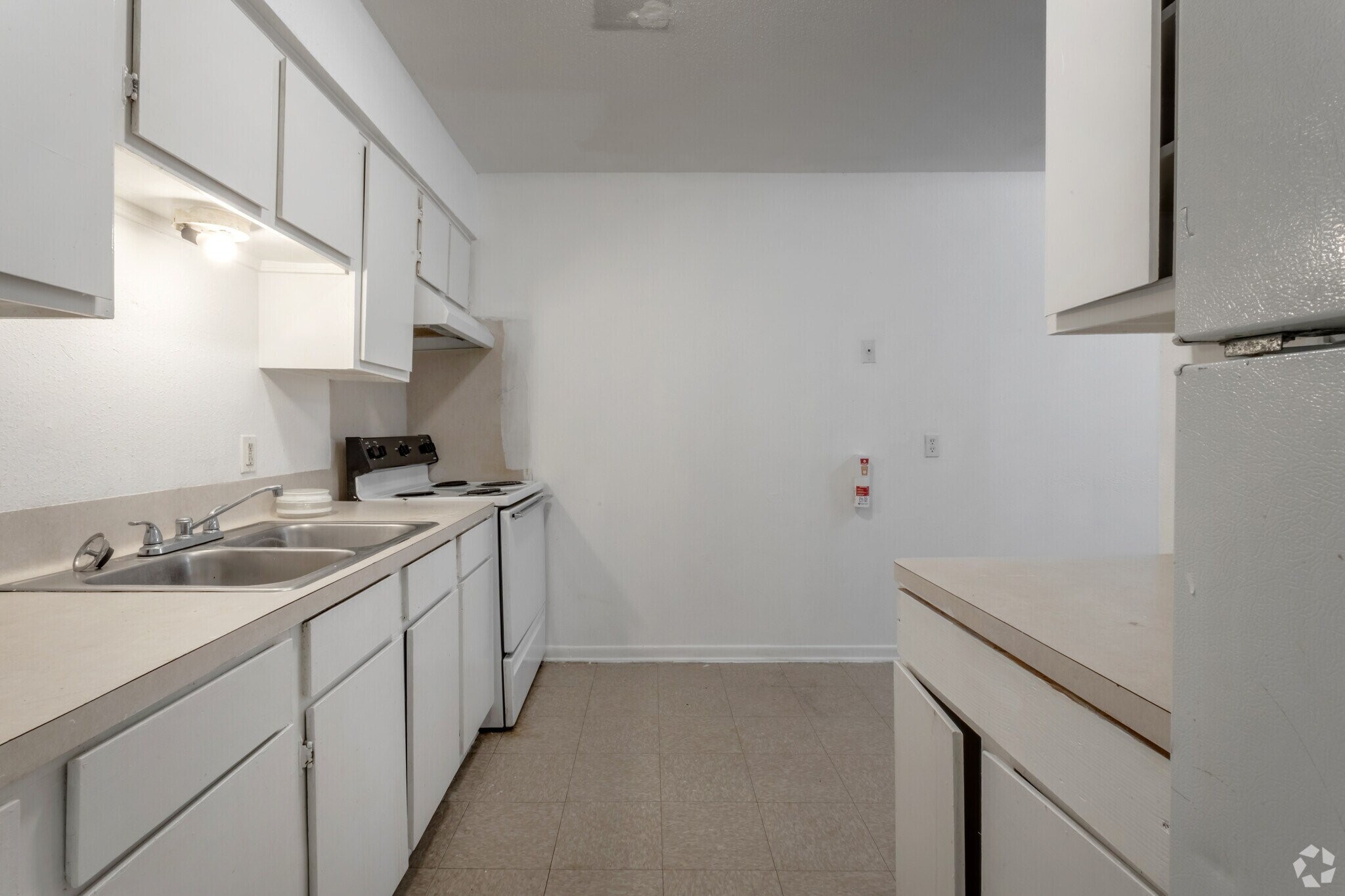 520 Laredo St Property Photo 12