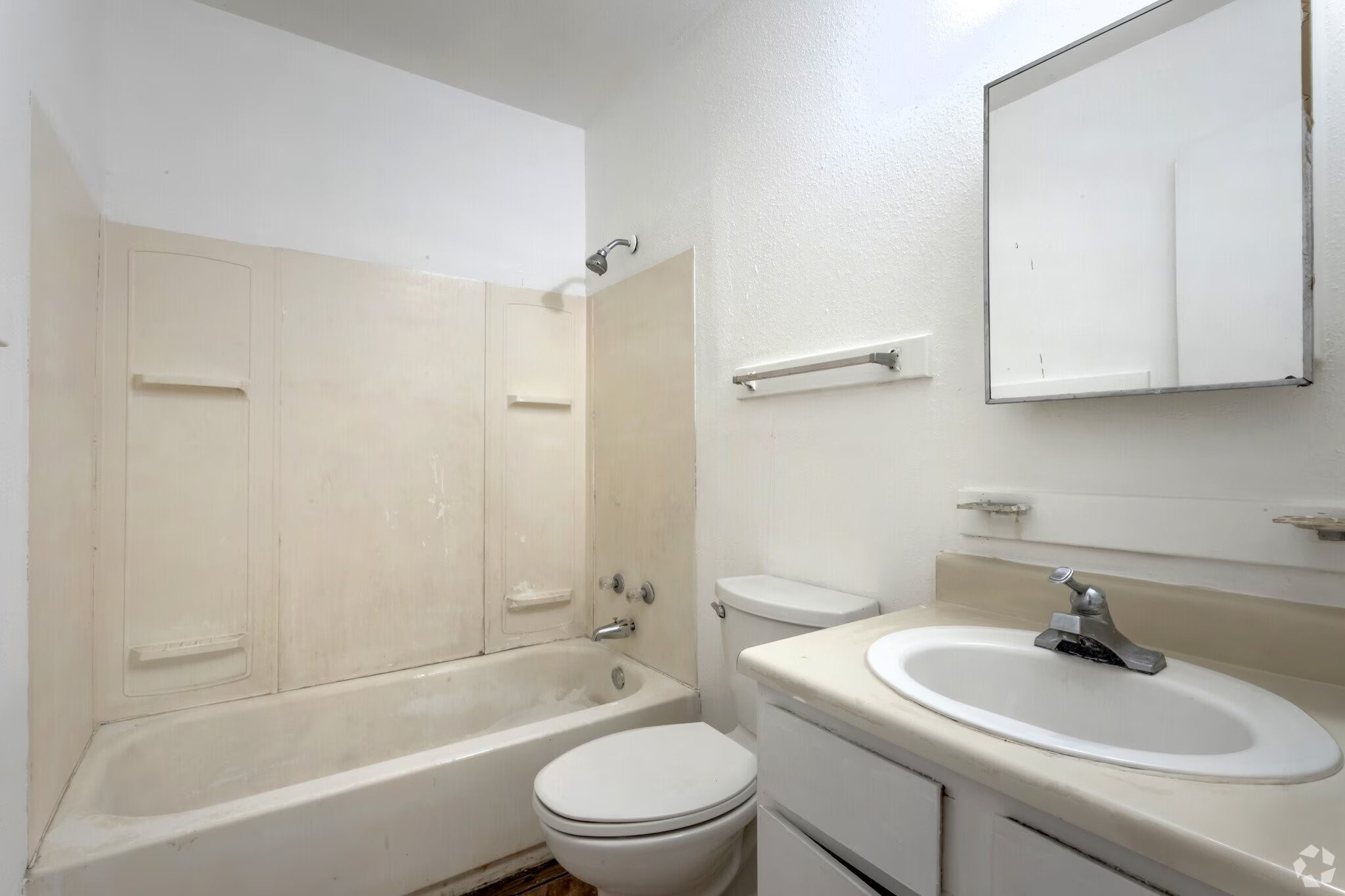 520 Laredo St Property Photo 13