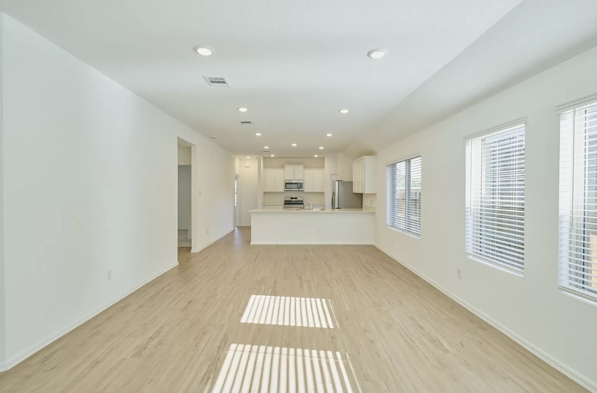 6313 Barrington Cliff Trail Property Photo 3