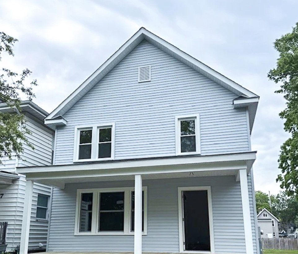 313 E St Joseph Street Property Photo 1