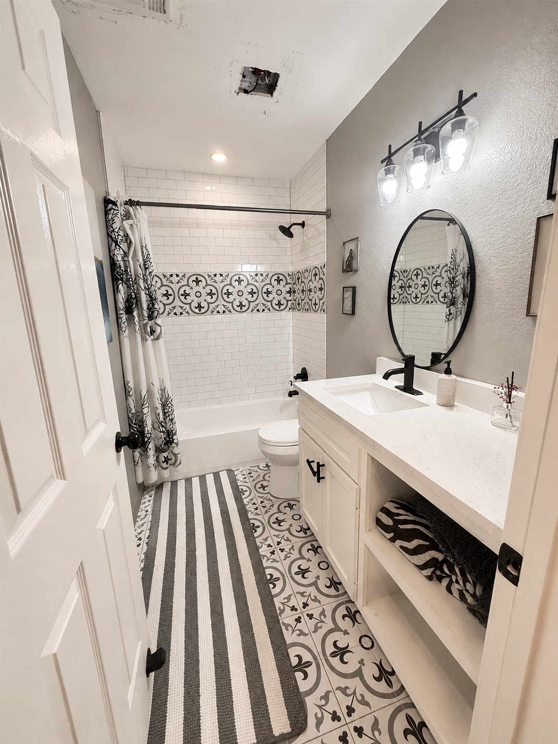 2043 Des Jardines Street Property Photo 5