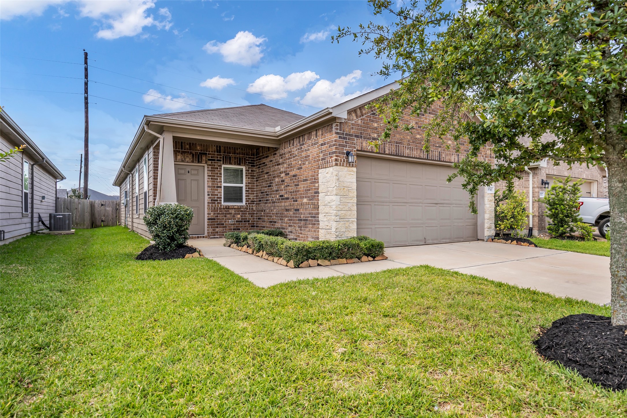 25703 Bottlebrush Sedge Street Property Photo 2