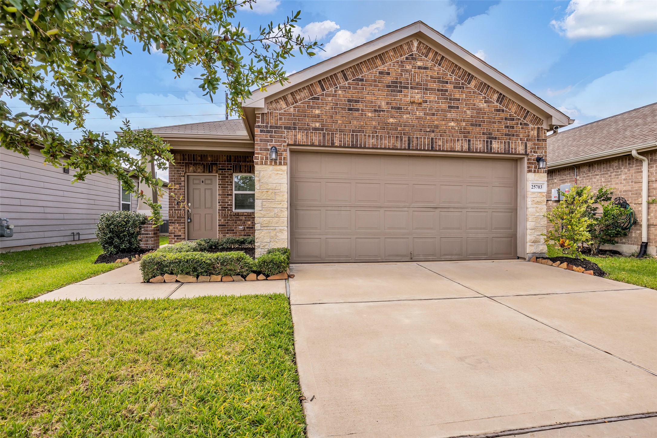 25703 Bottlebrush Sedge Street Property Photo 27