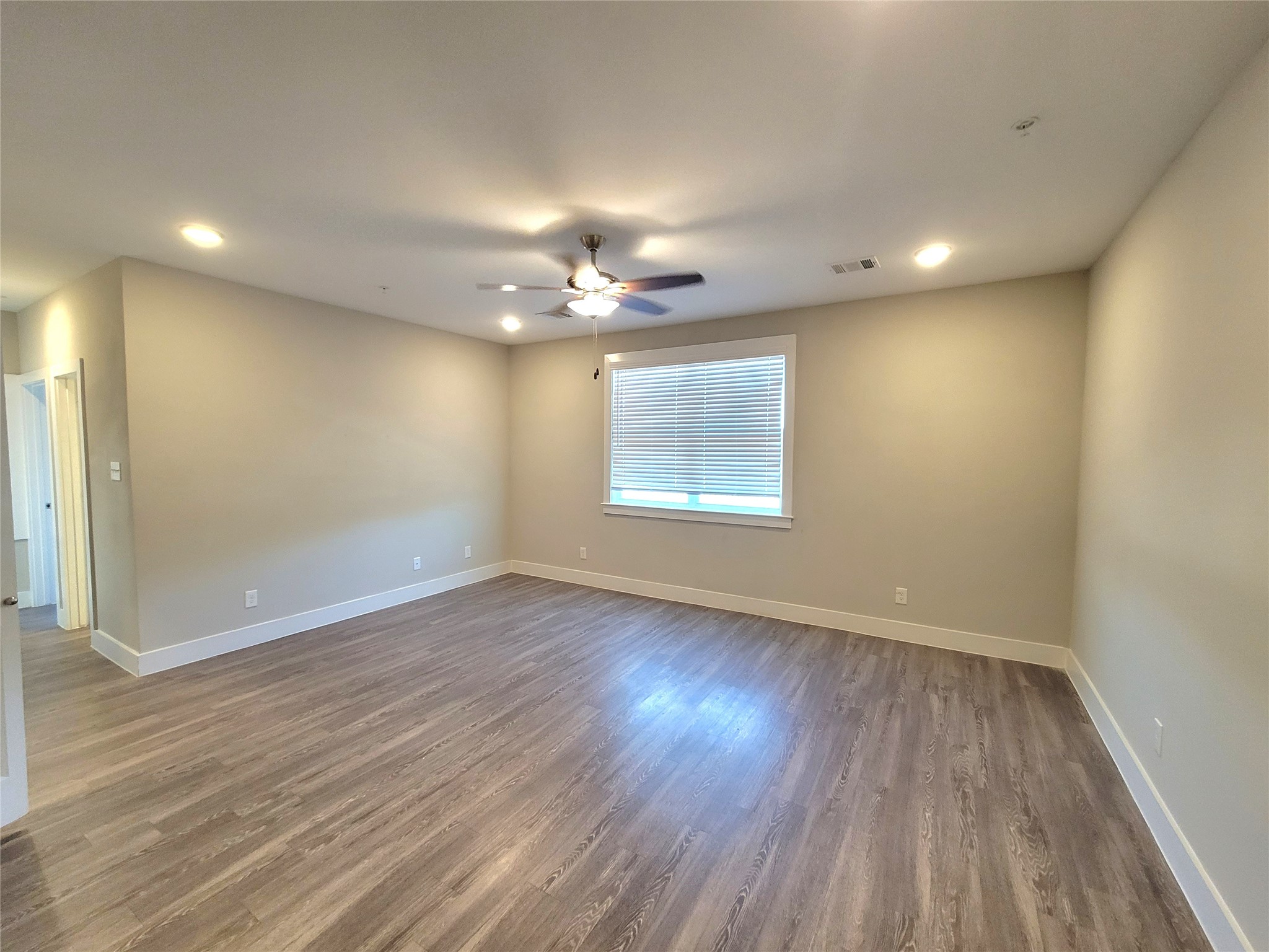 1620 Oak Tree Drive 1210 Property Photo 3