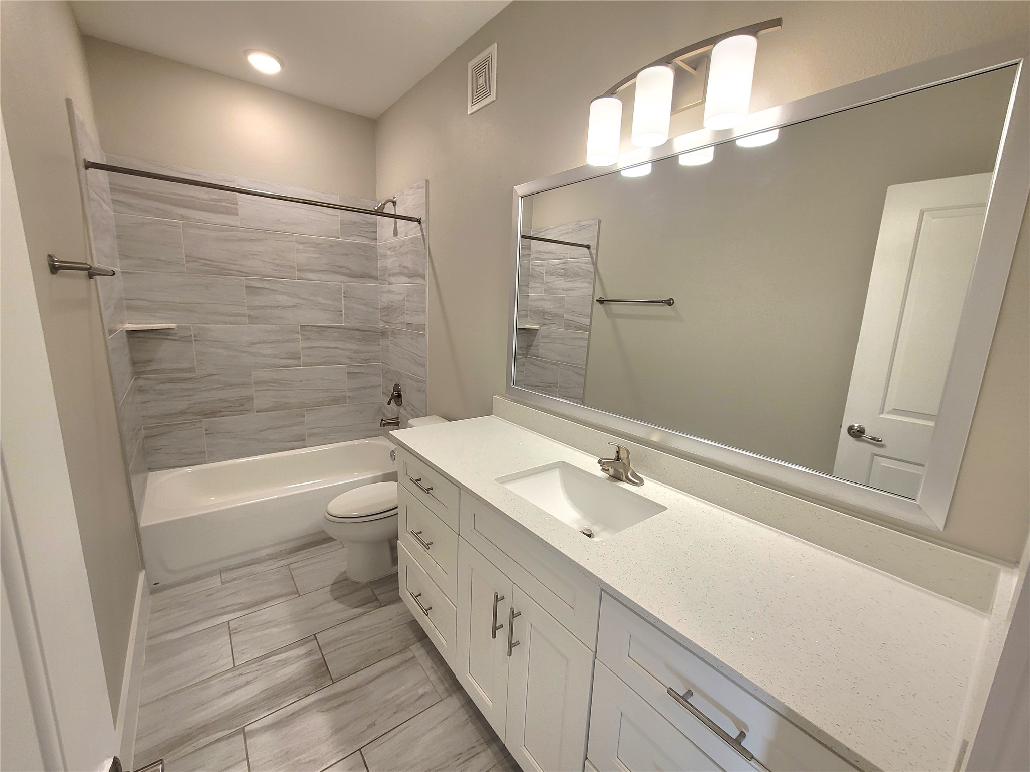 1620 Oak Tree Drive 1210 Property Photo 6