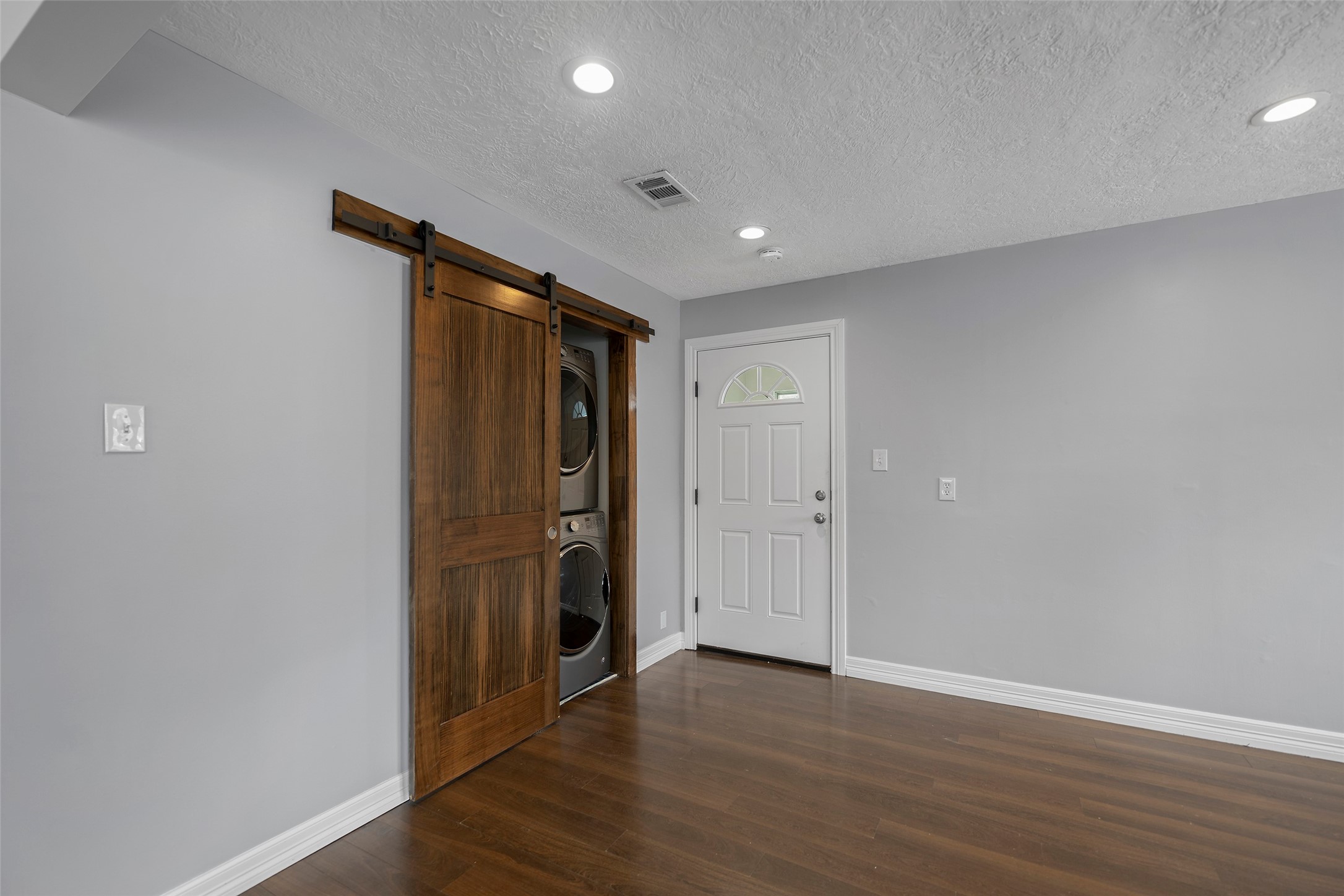 6918 Irvington Boulevard B Property Photo 3