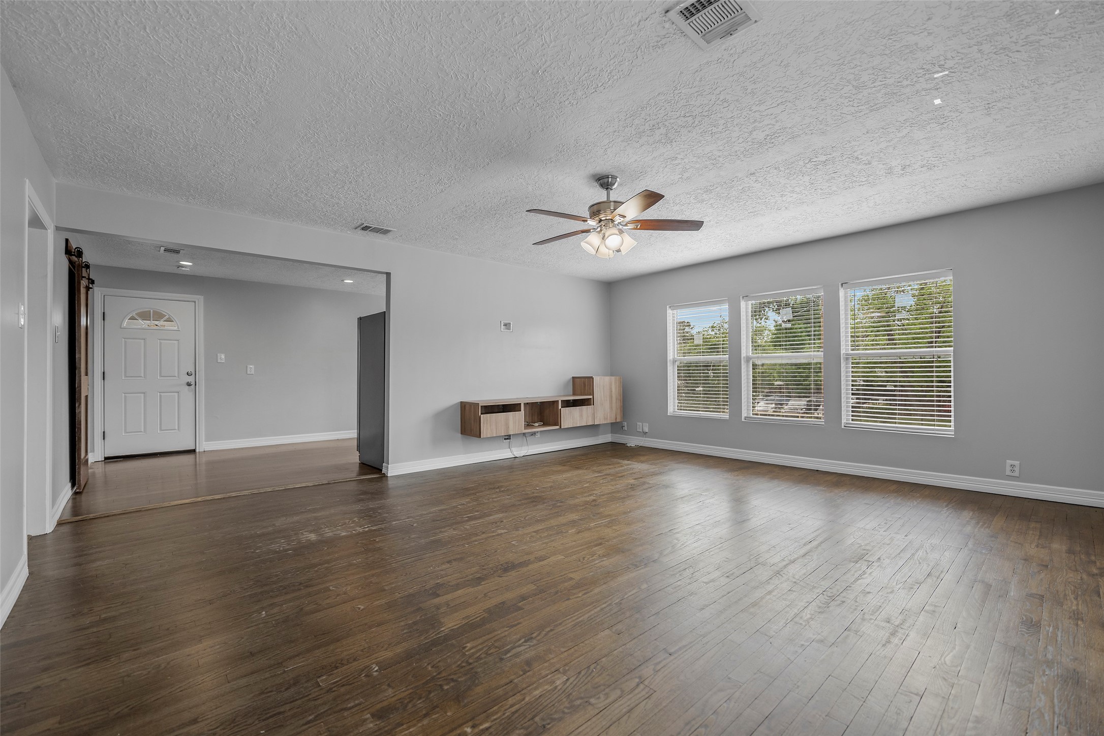 6918 Irvington Boulevard B Property Photo 4