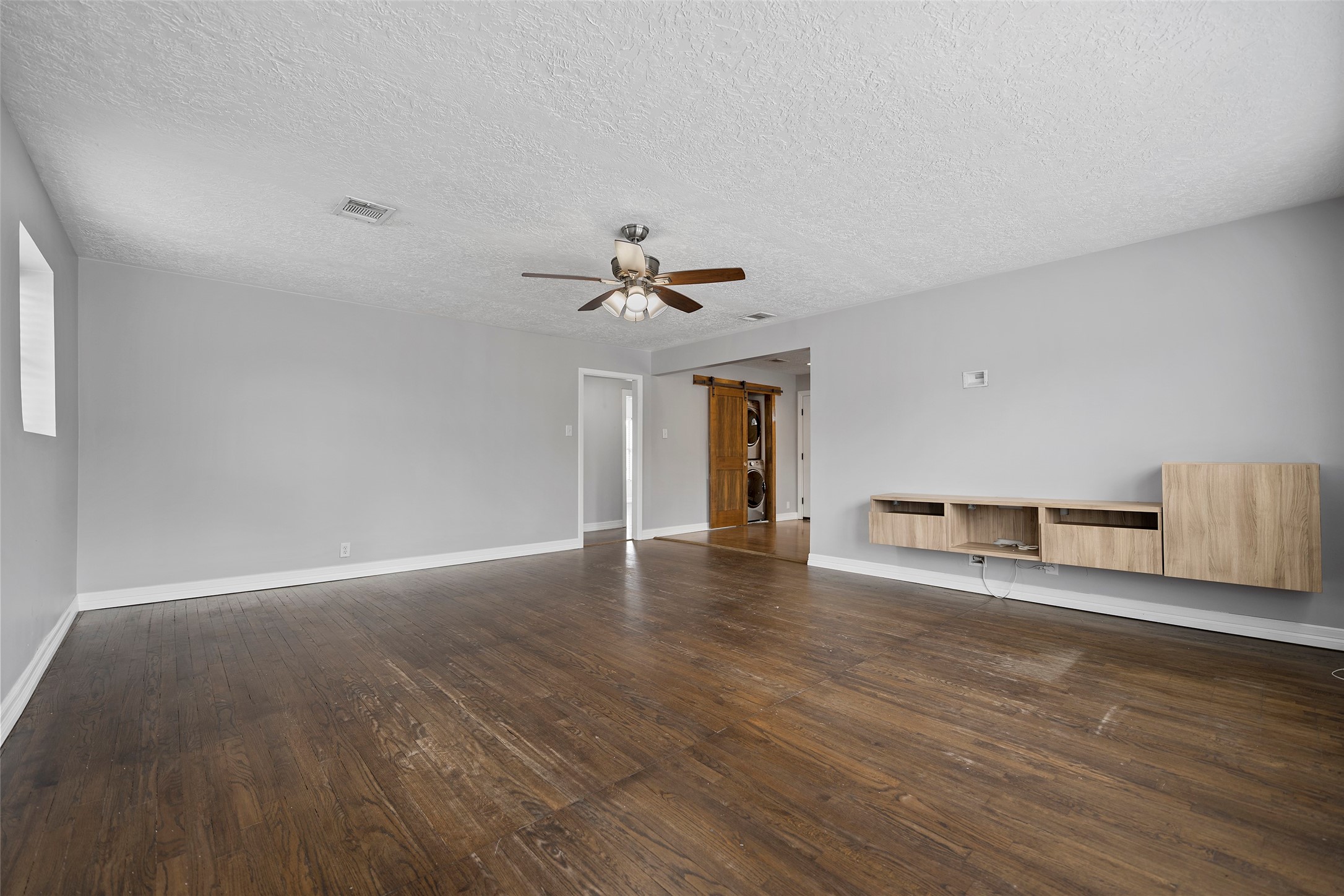 6918 Irvington Boulevard B Property Photo 5