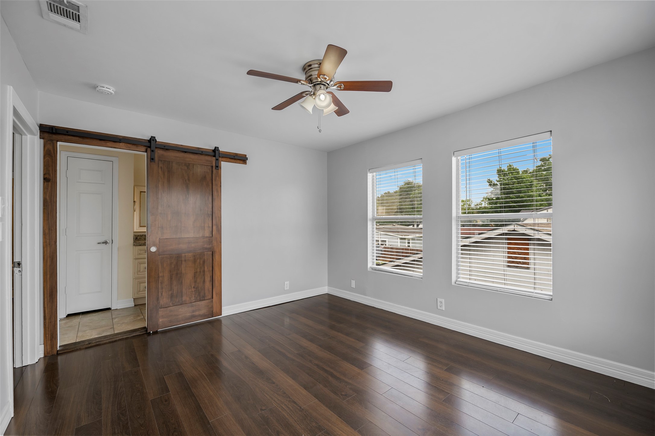 6918 Irvington Boulevard B Property Photo 6