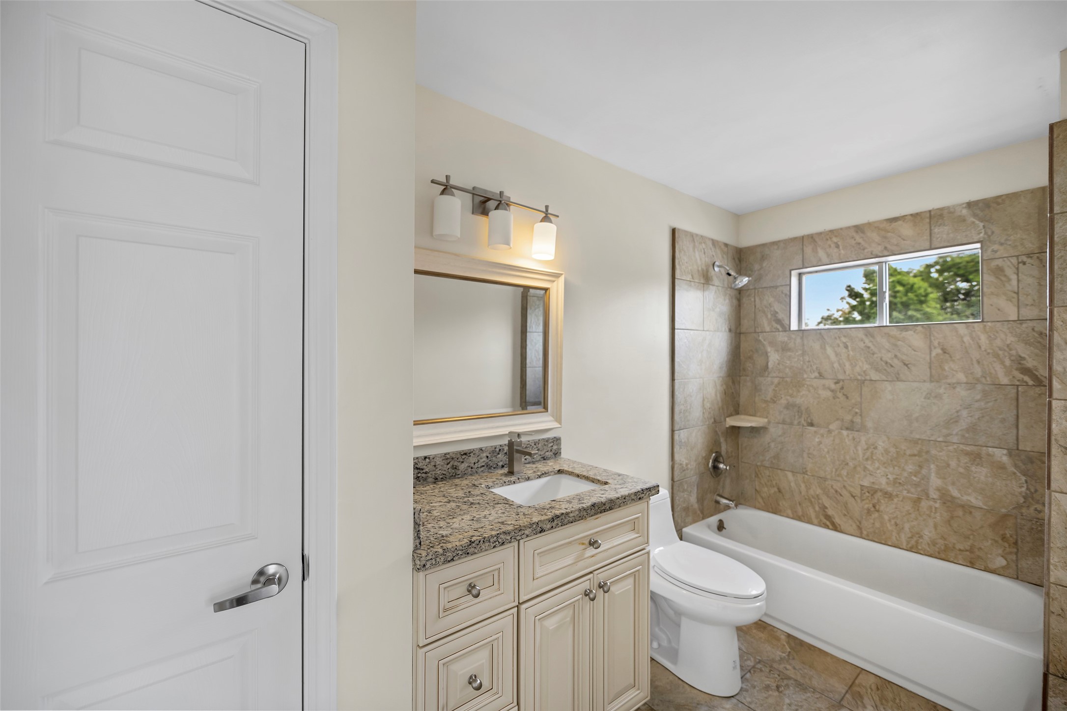 6918 Irvington Boulevard B Property Photo 7