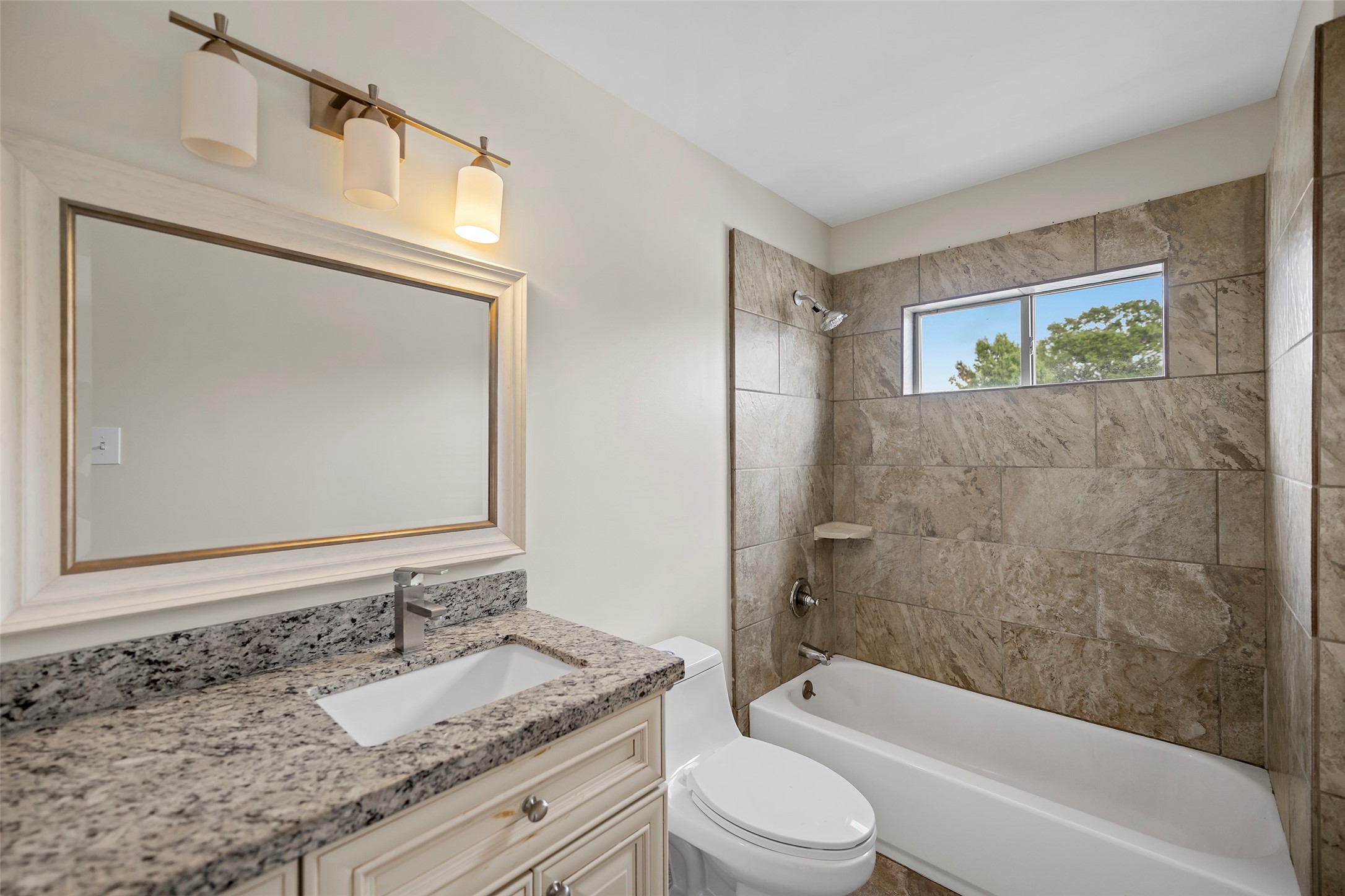 6918 Irvington Boulevard B Property Photo 8