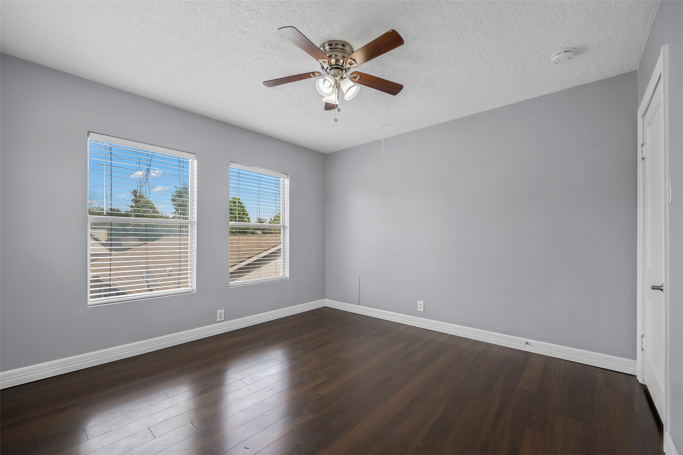 6918 Irvington Boulevard B Property Photo 11