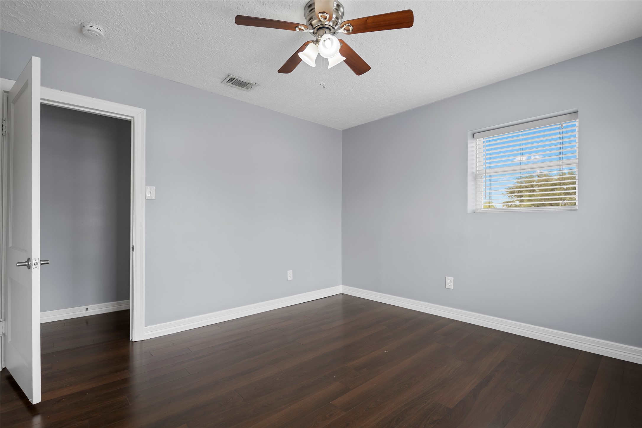 6918 Irvington Boulevard B Property Photo 12
