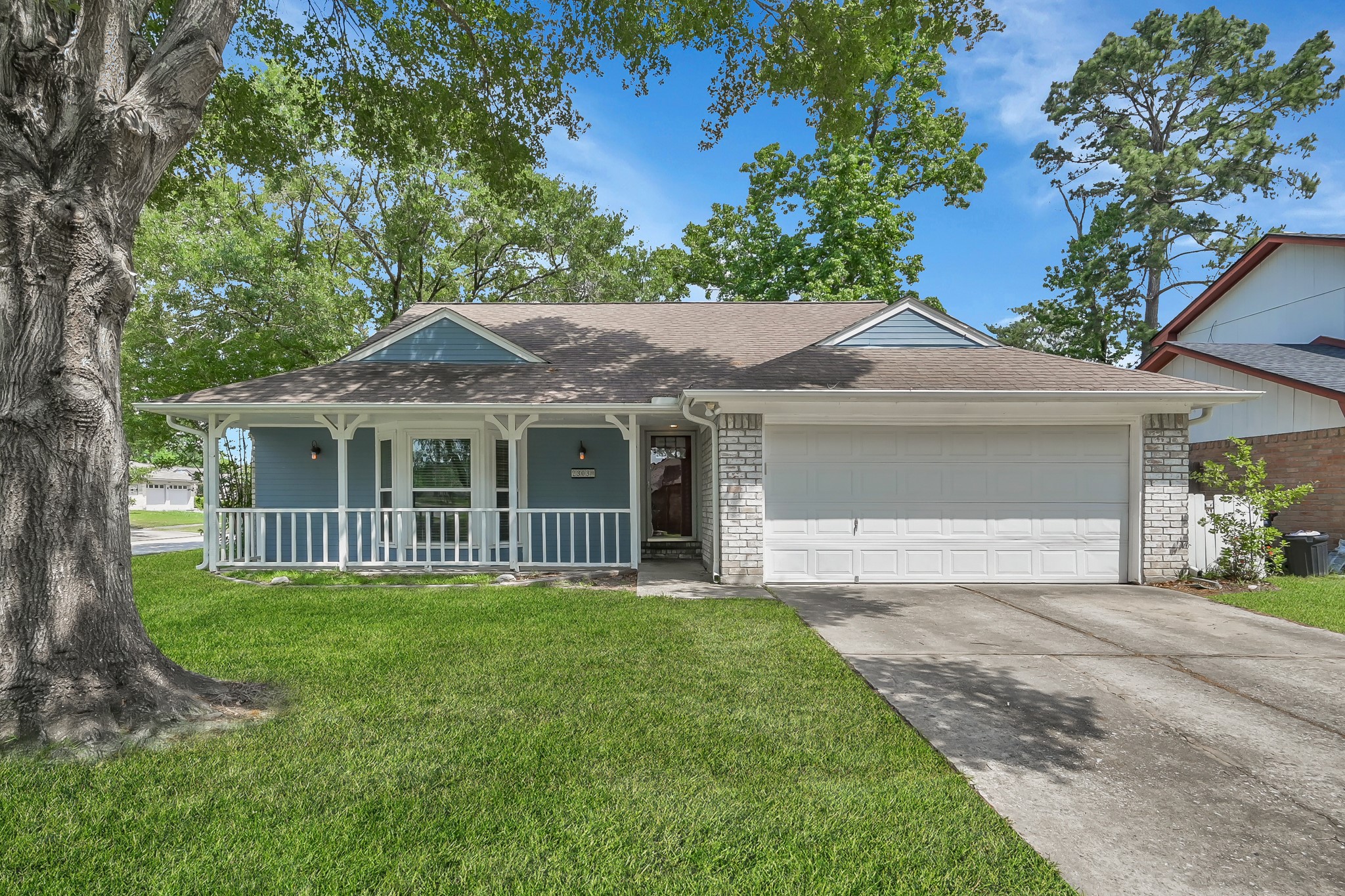 2303 Whitelake Drive Property Photo 1