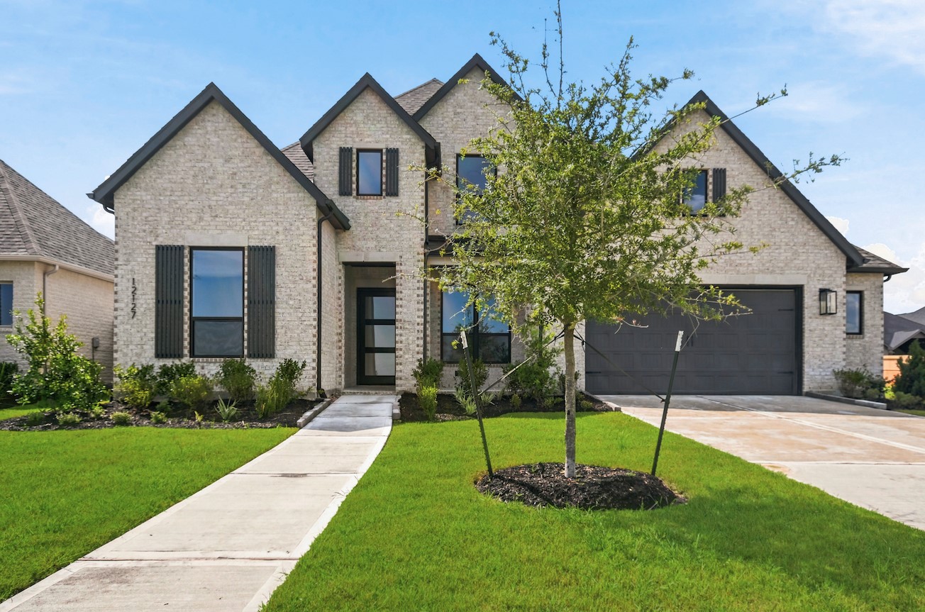 12127 Lake View Boulevard Property Photo 1