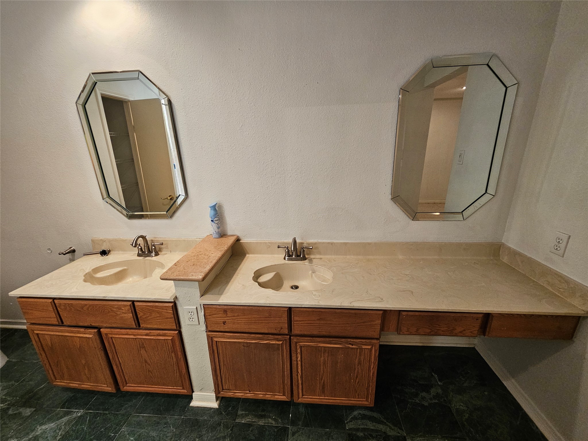 9800 Pagewood Lane 2404 Property Photo 8