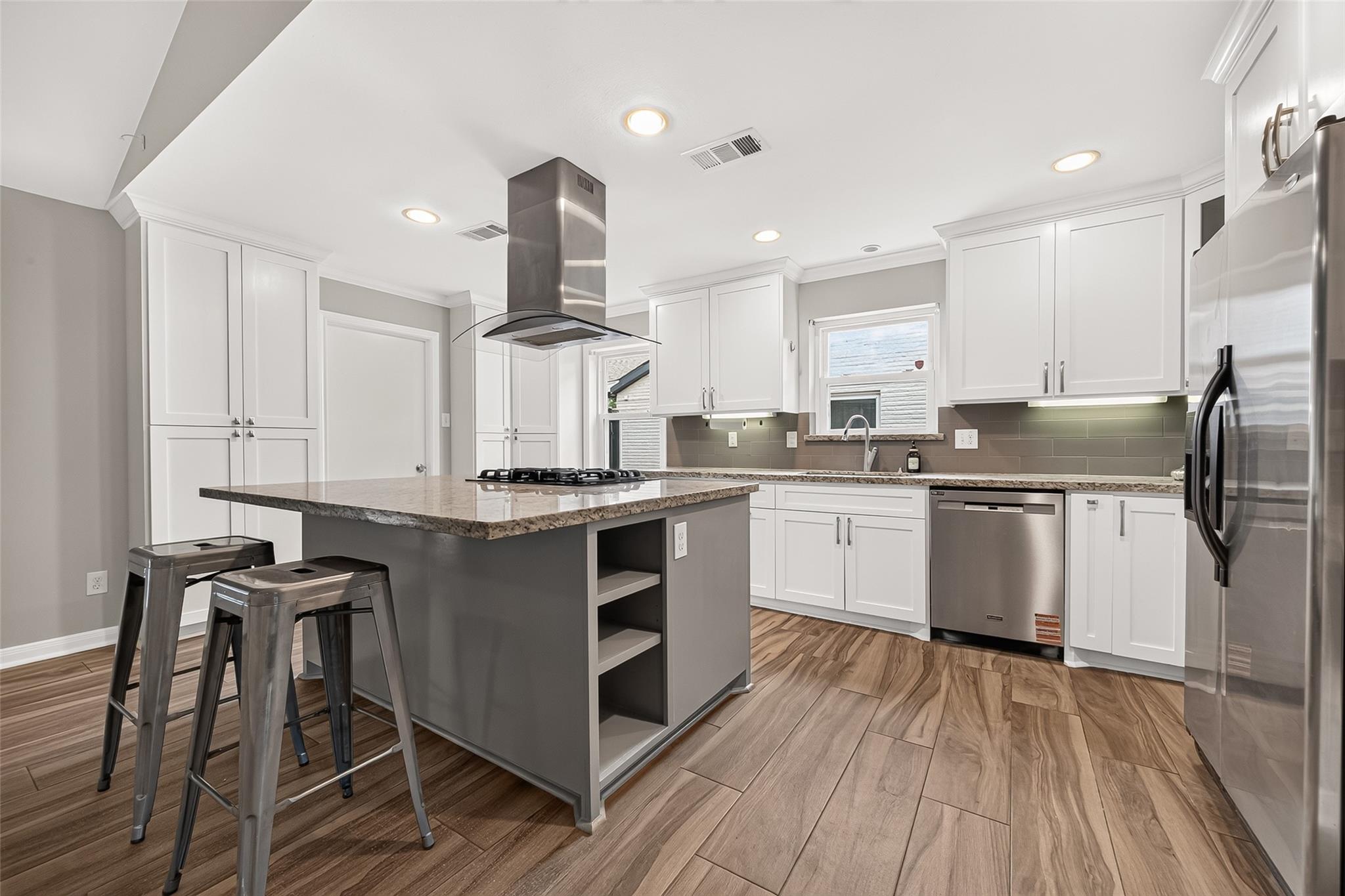6011 Benning Drive Property Photo 13