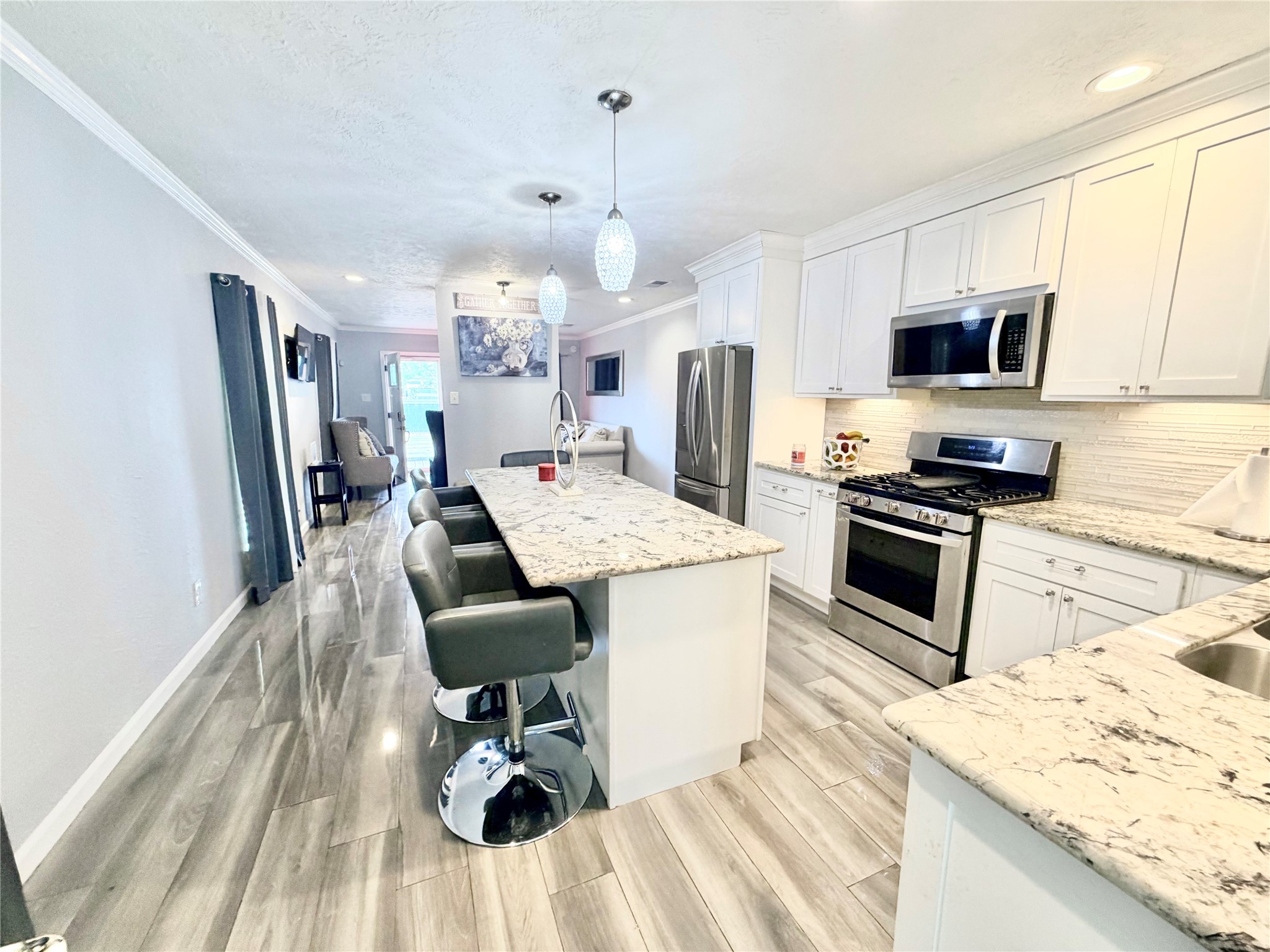 8821 Woodruff Street Property Photo 6