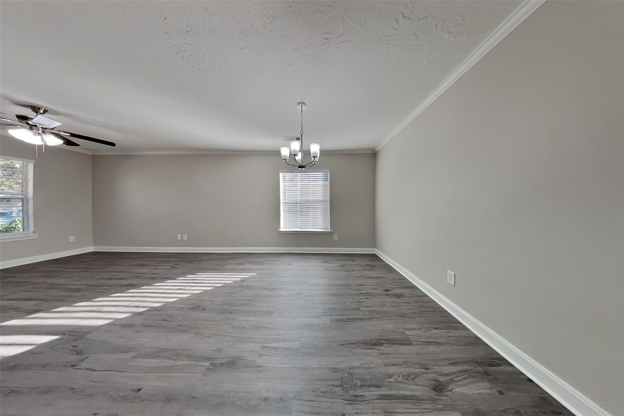 32106 Willow Creek Park Property Photo 4