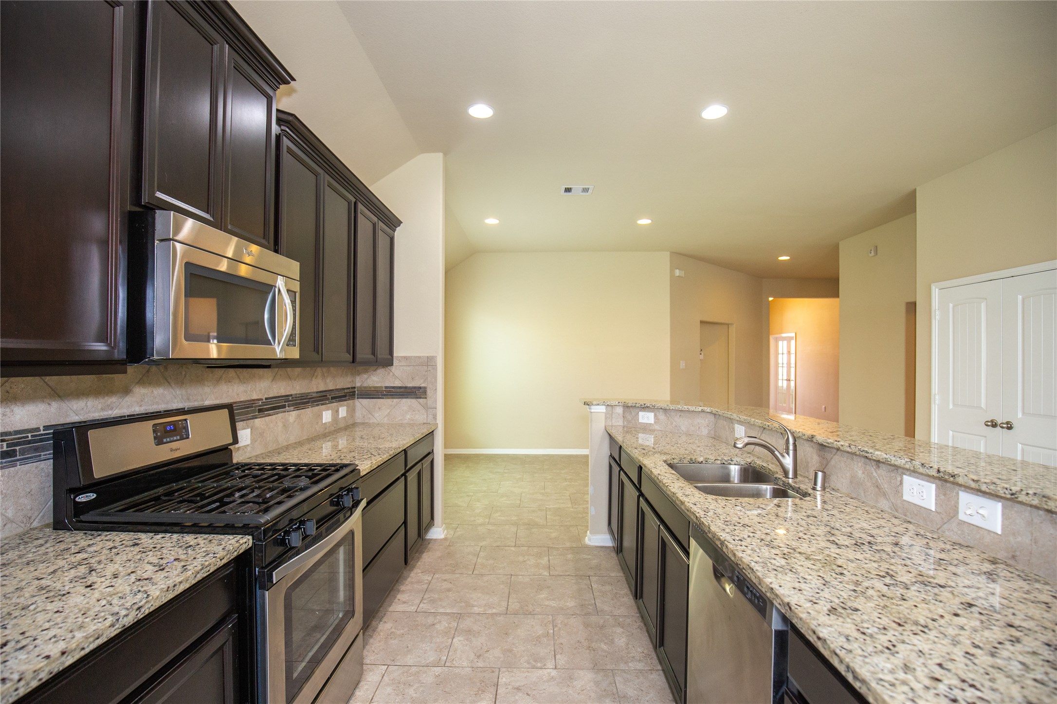 311 Lockridge Hill Ln Property Photo 4
