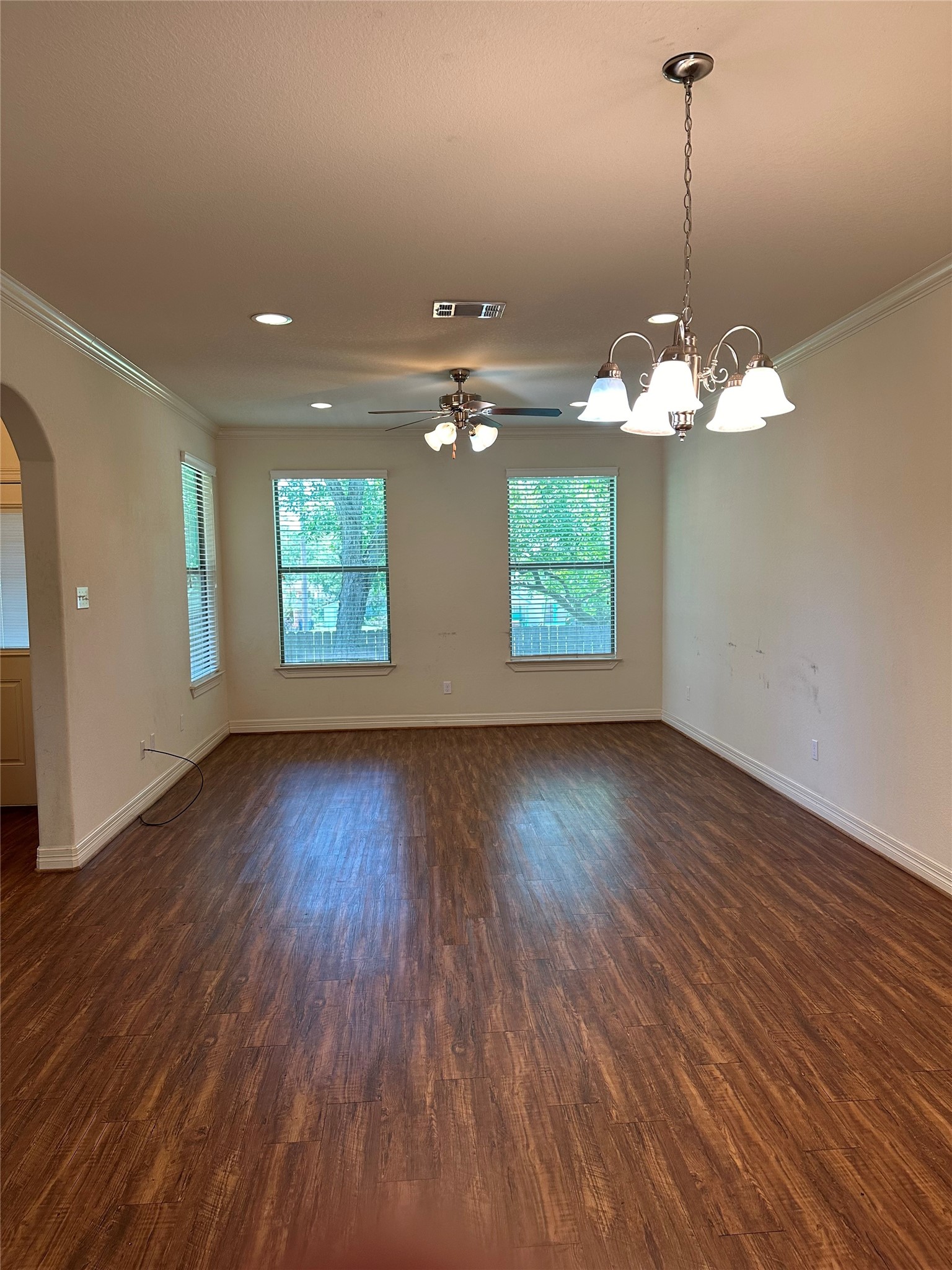 210 S Tesch Property Photo 3