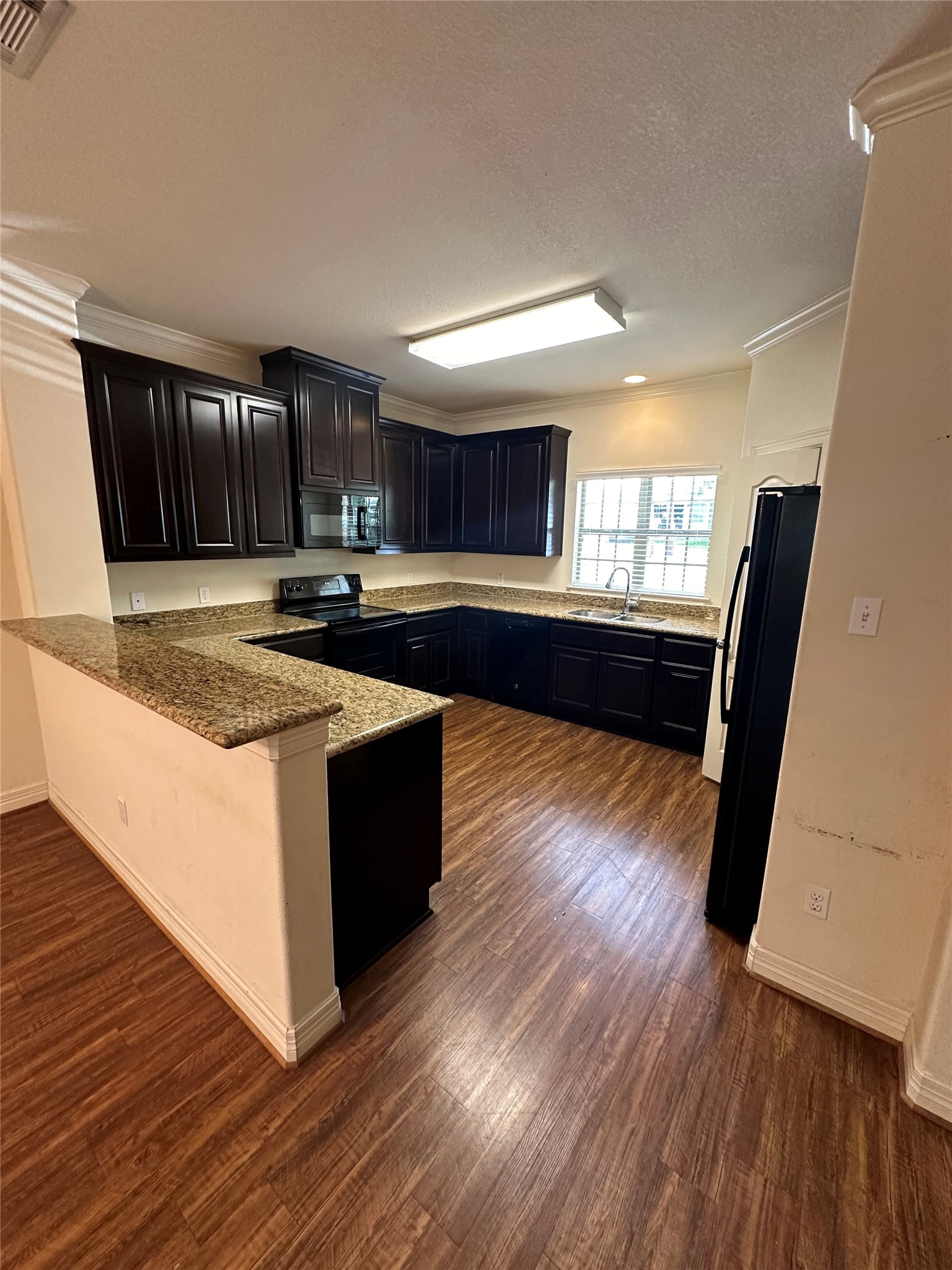 210 S Tesch Property Photo 6