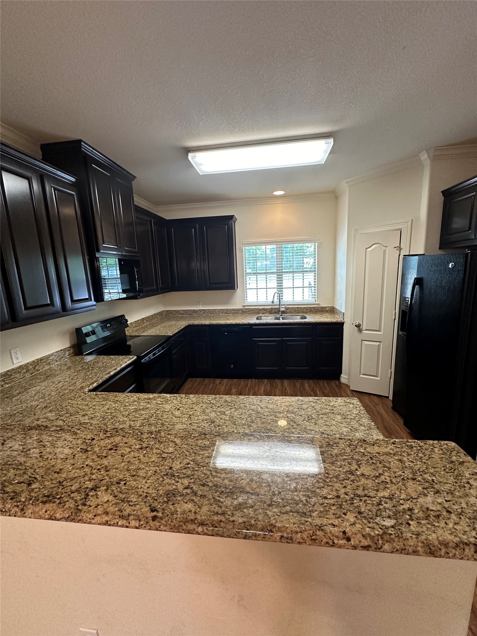 210 S Tesch Property Photo 8