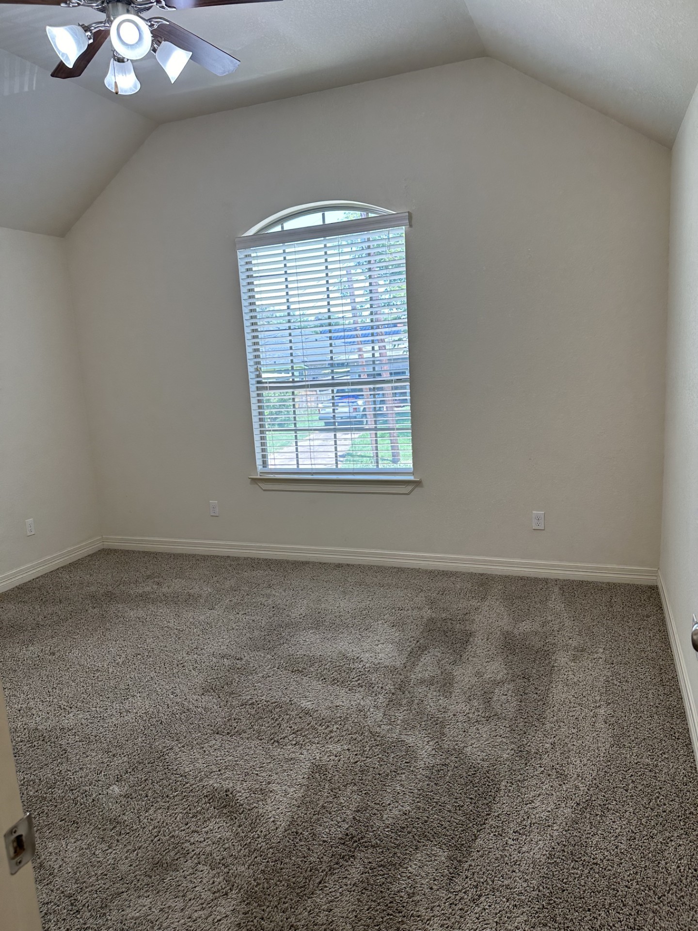 210 S Tesch Property Photo 15