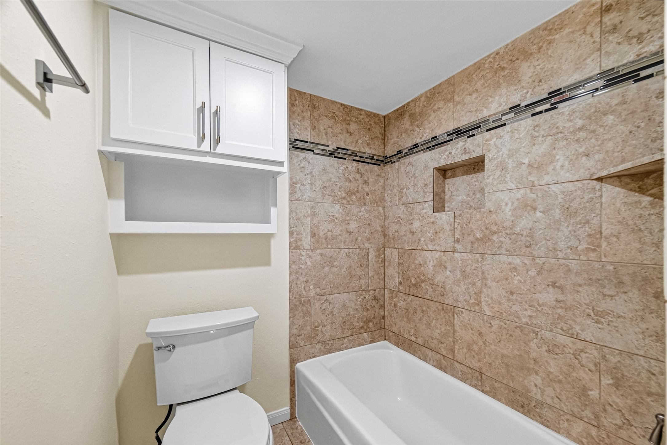 3131 Cummins Street 2 Property Photo 16