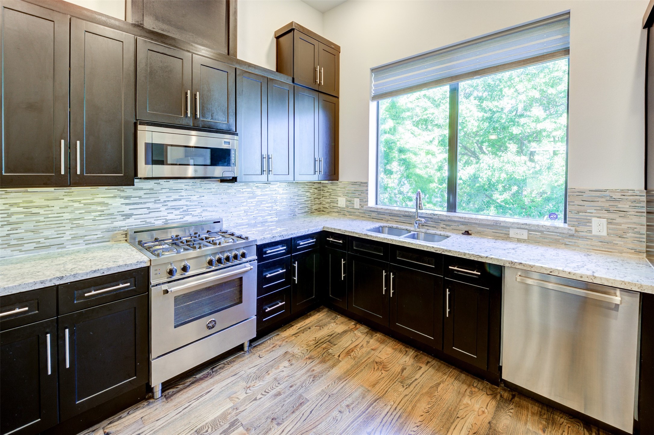 1222 W Dallas Street Property Photo 5