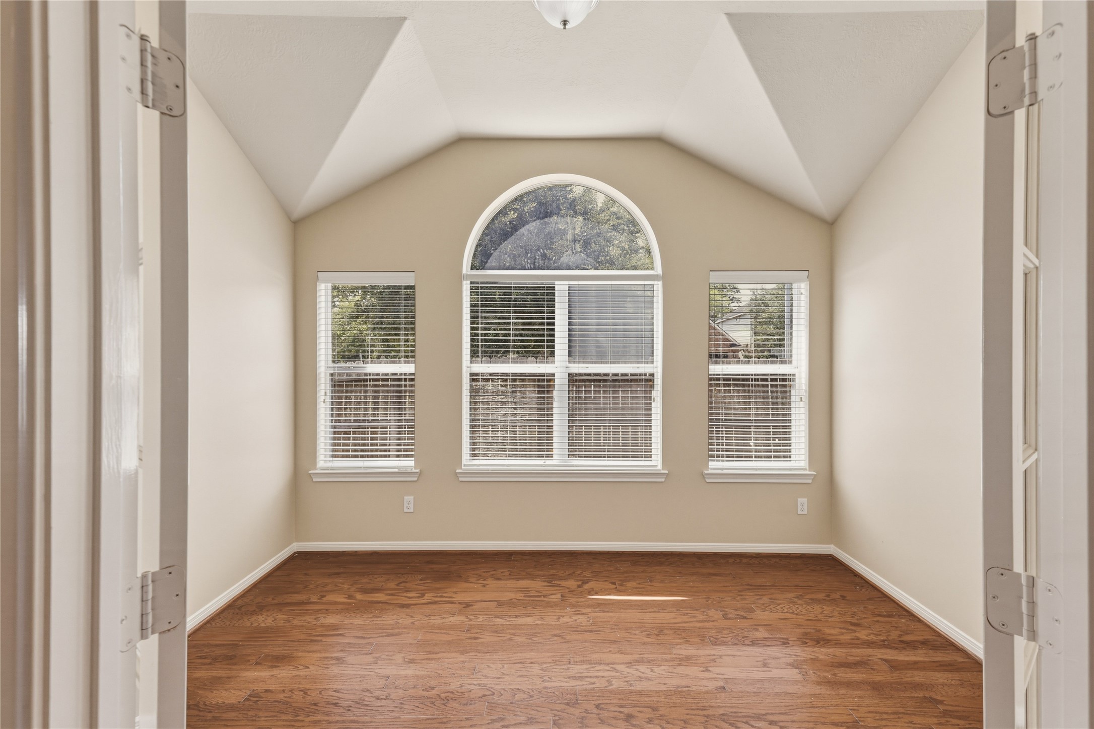 10906 Angel Lake Drive Property Photo 8