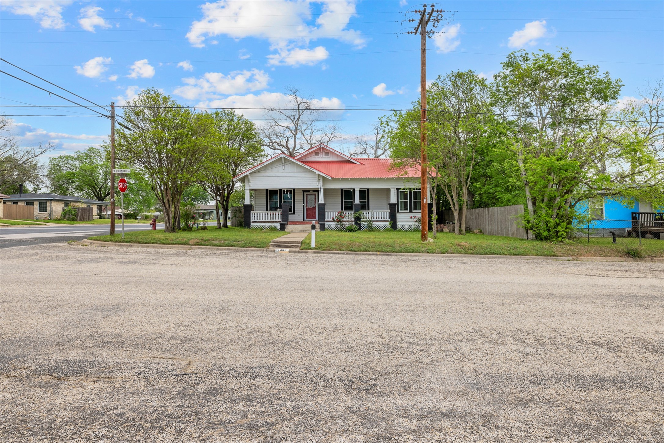 389 W Richmond Street Property Photo