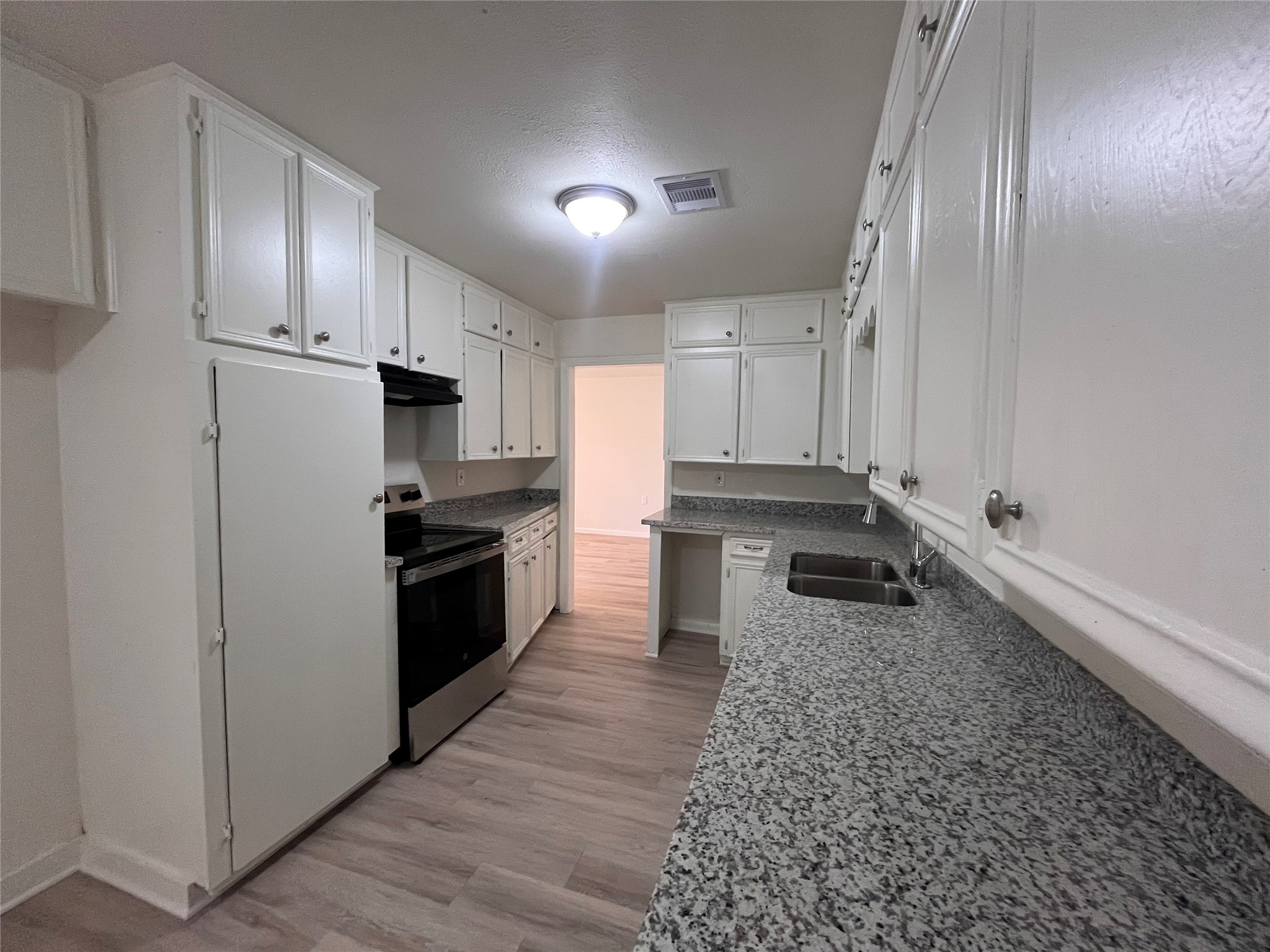 704 Alice Street Property Photo 10