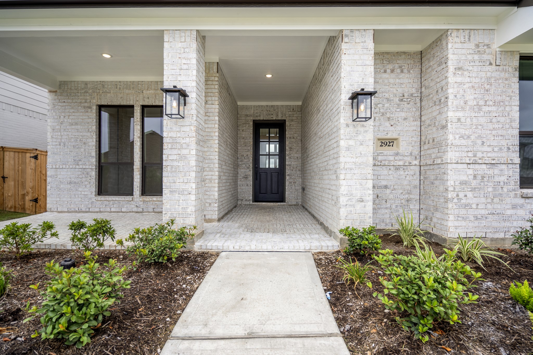 2927 Emerald Field Lane Property Photo 4