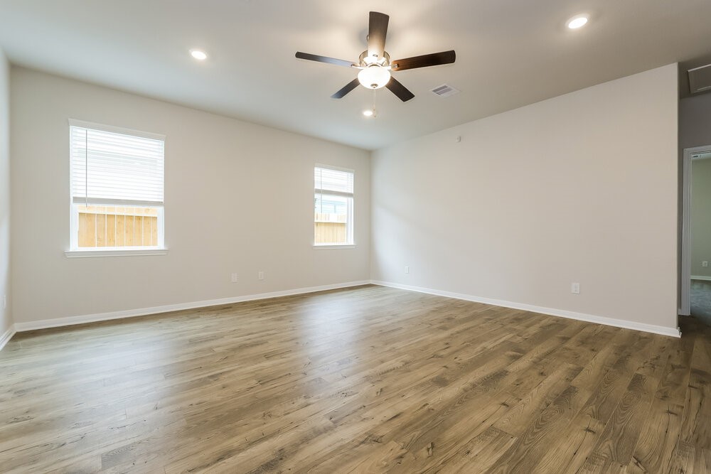 16435 Honeysuckle Hill Drive Property Photo 4