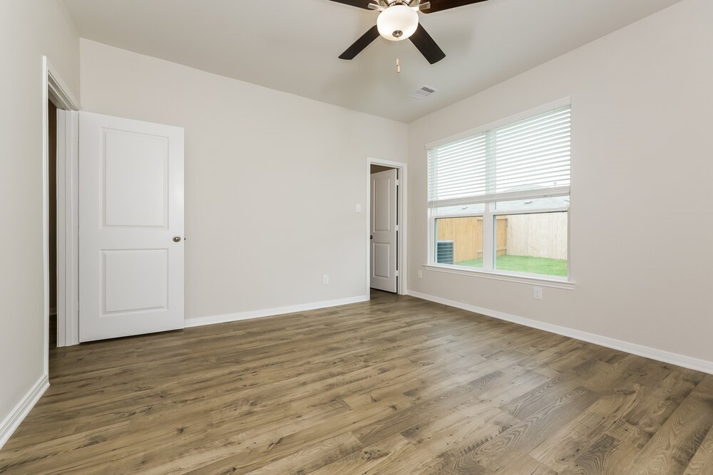 16435 Honeysuckle Hill Drive Property Photo 9