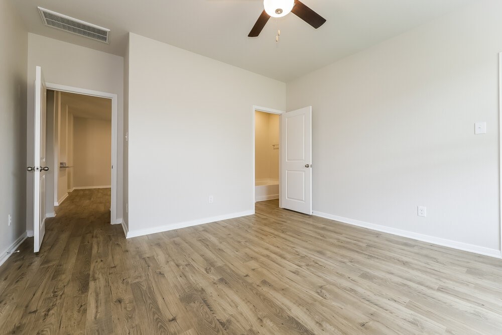 16435 Honeysuckle Hill Drive Property Photo 10
