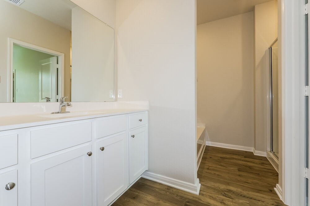 16435 Honeysuckle Hill Drive Property Photo 12