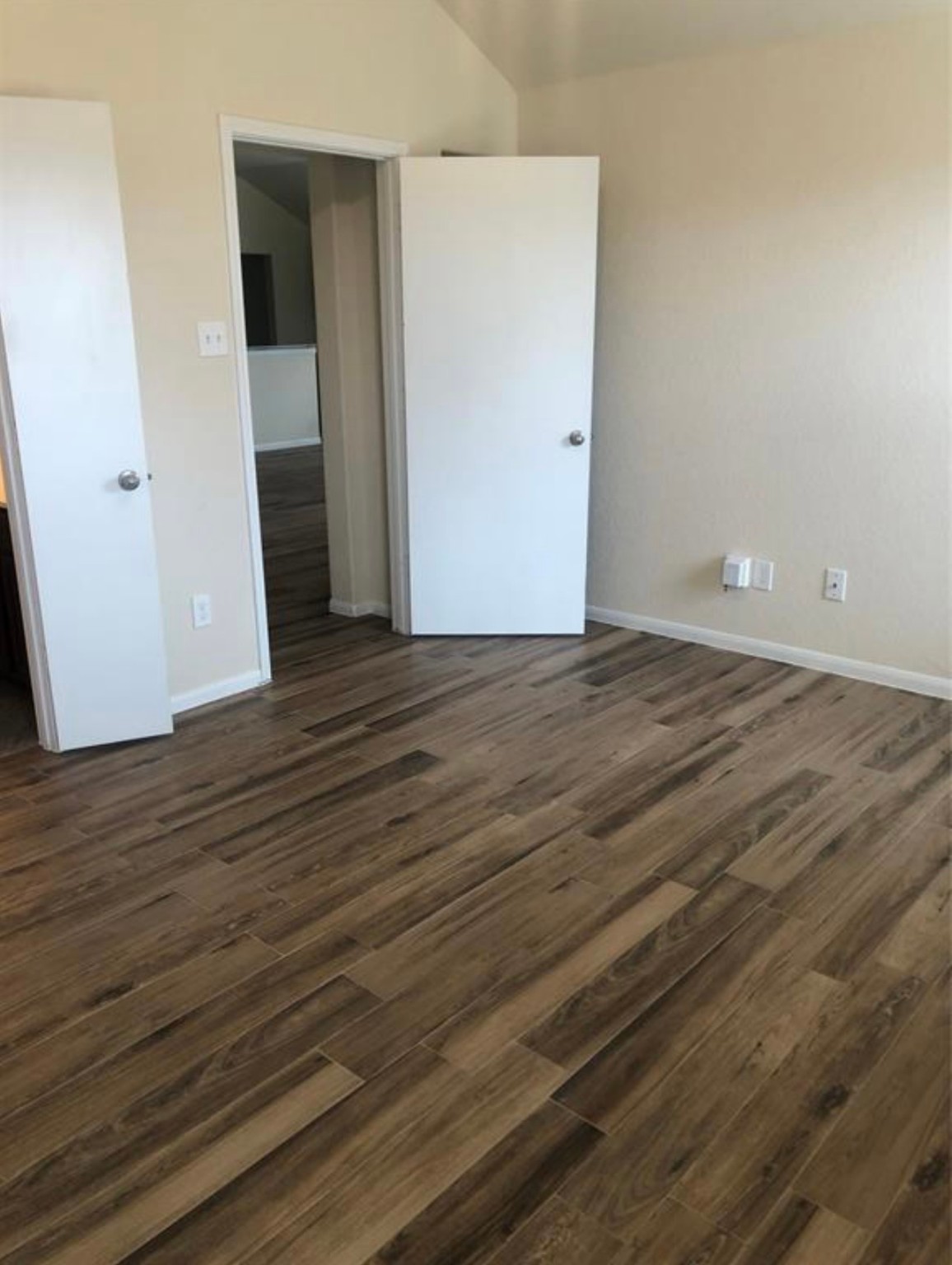 3014 Silverhorn Lane Property Photo 4