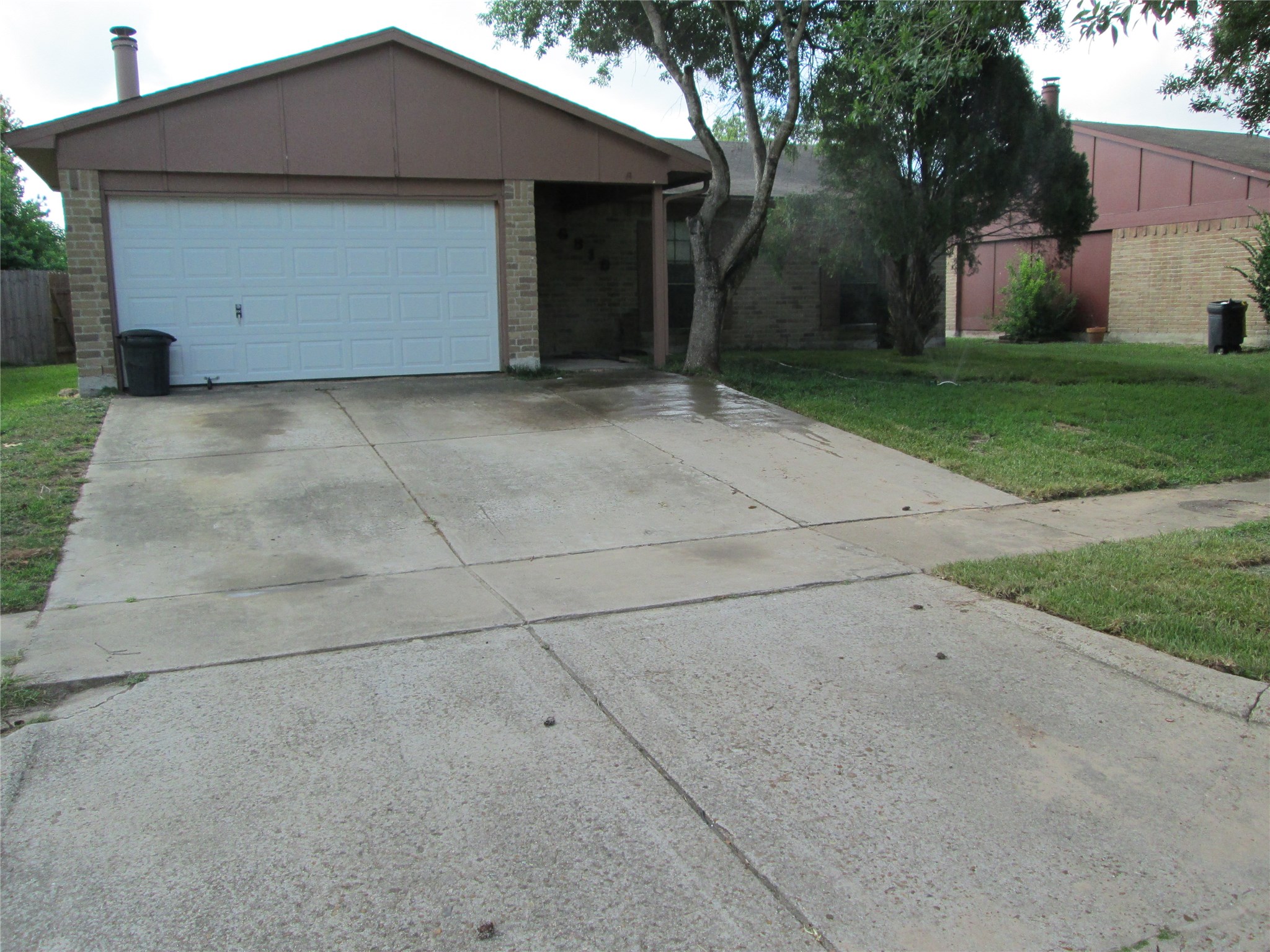 6818 Glenstein Drive Property Photo 3