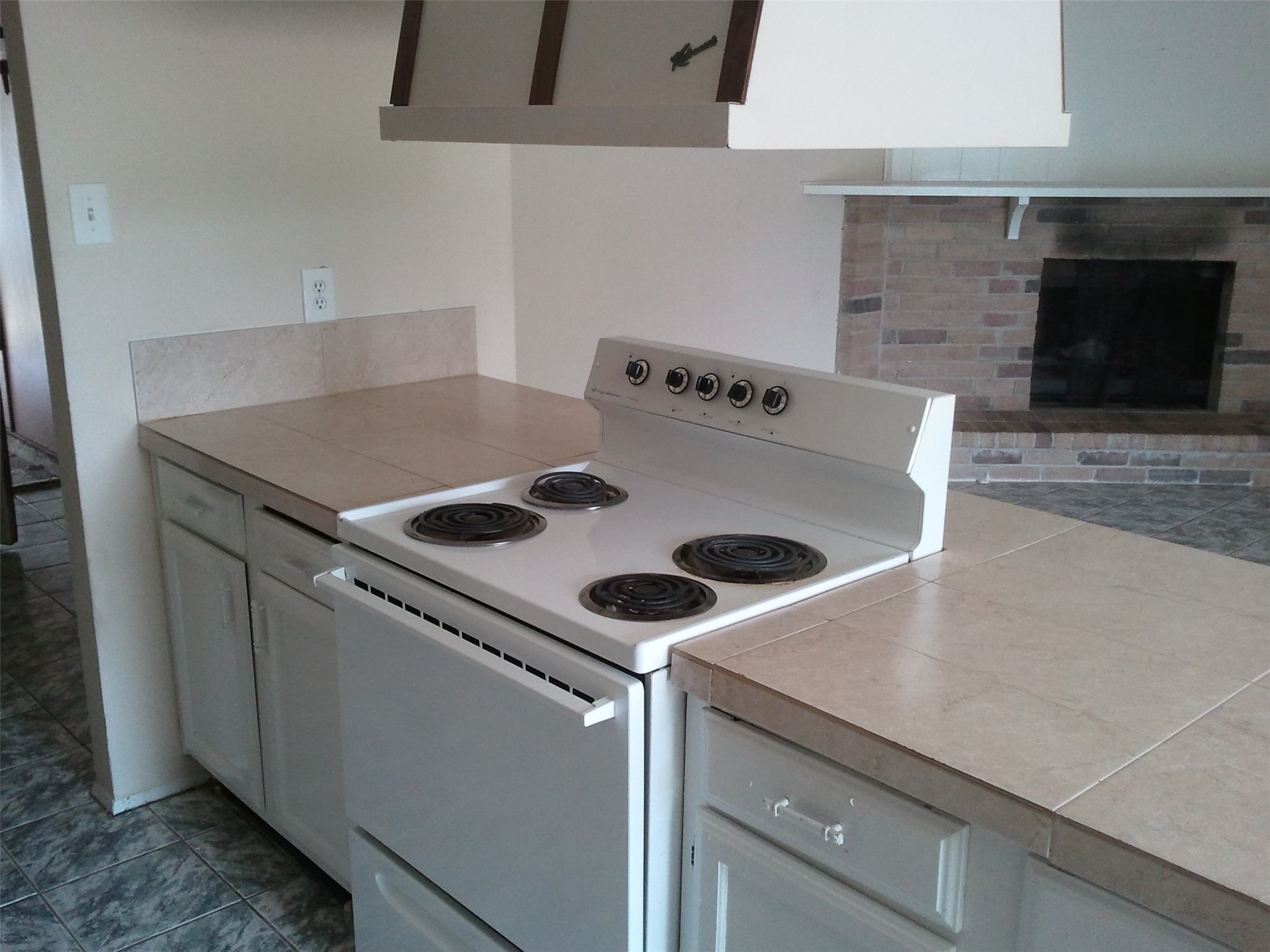 6818 Glenstein Drive Property Photo 7