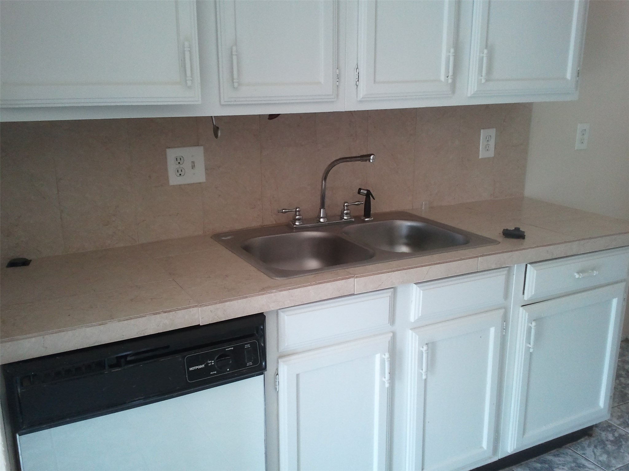 6818 Glenstein Drive Property Photo 8