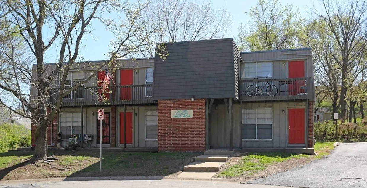 1301 S Scott Ave Property Photo 2