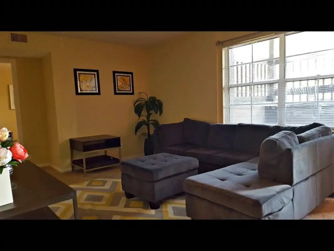 1301 S Scott Ave Property Photo 9