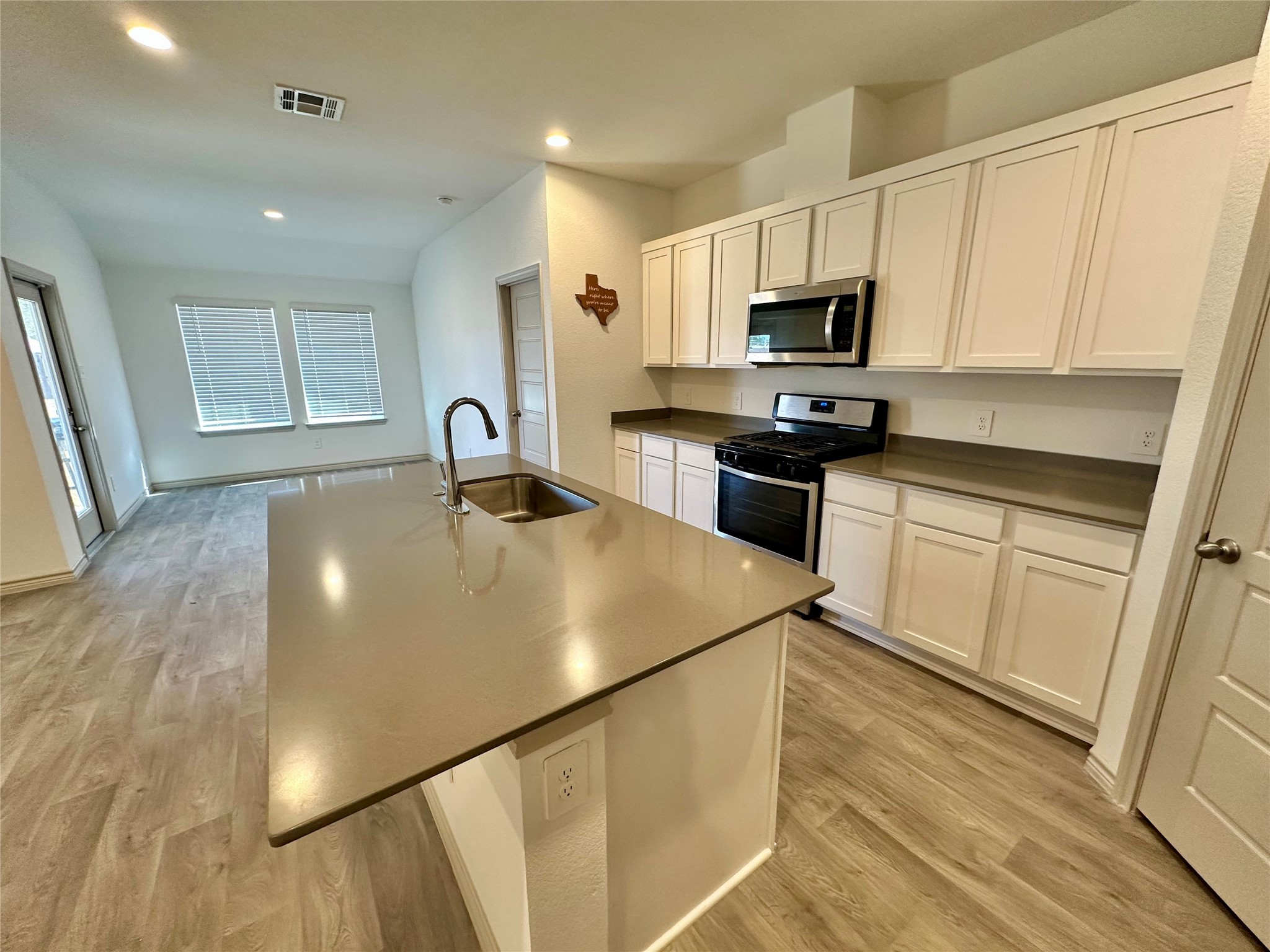 1525 Holly Trails Property Photo 4