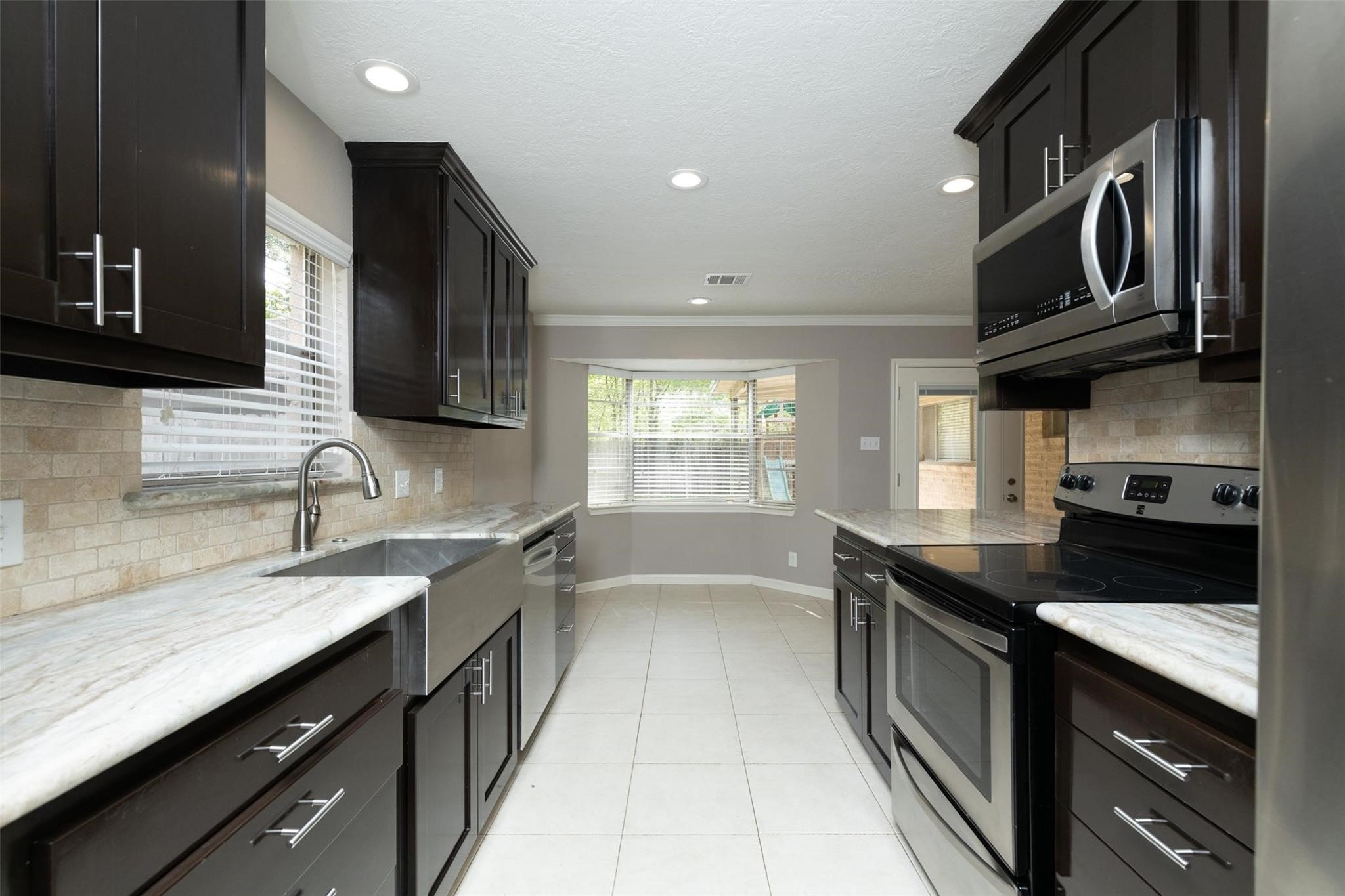 7035 Oak Bough Drive Property Photo 3