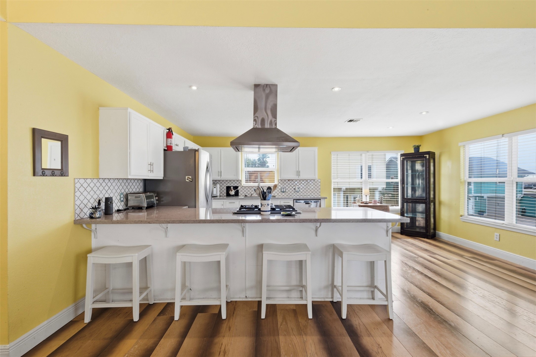 2 S Sandpiper Street Property Photo 9