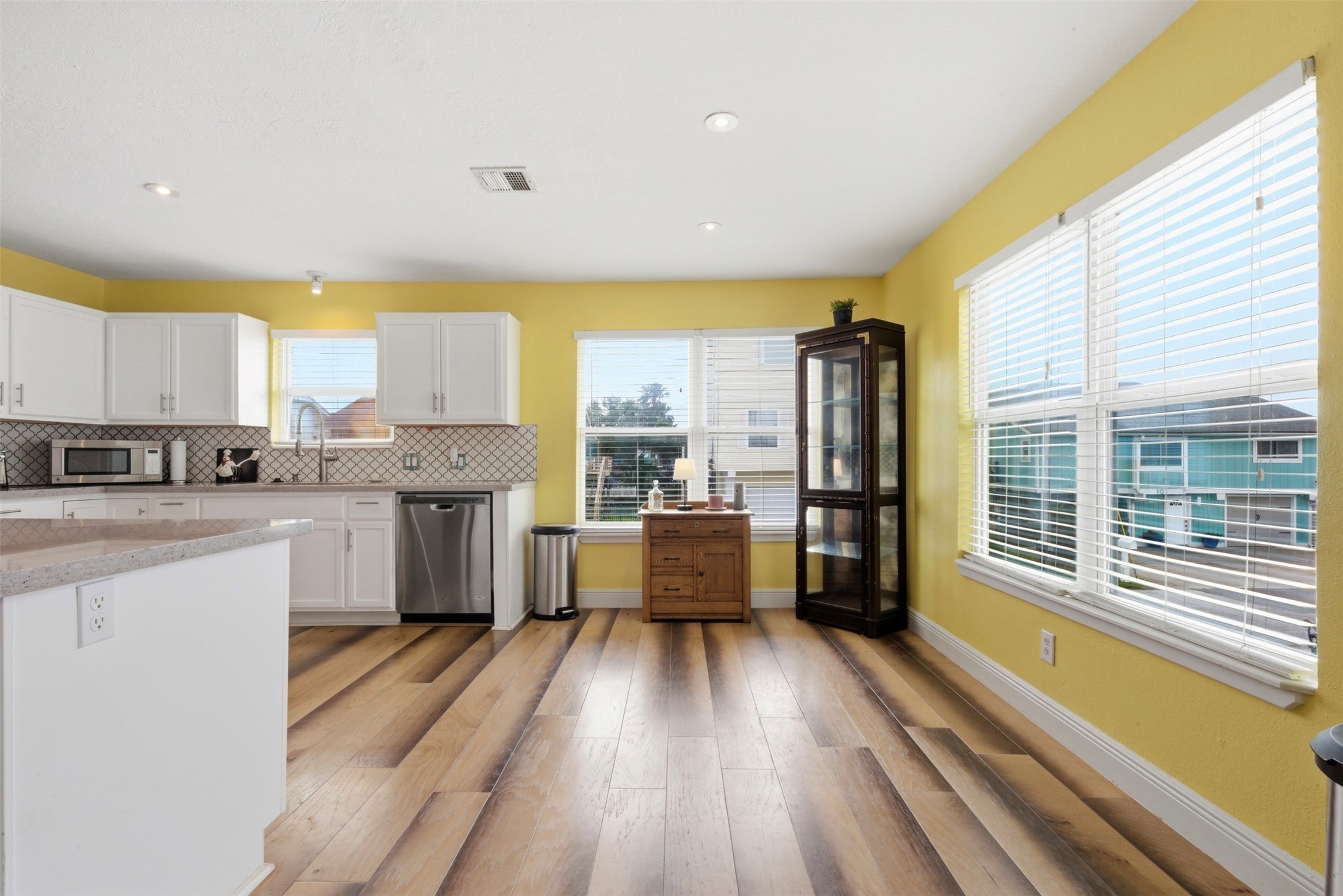2 S Sandpiper Street Property Photo 10